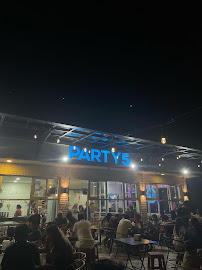 Suasana malam di Party 5 Rooftop Pontianak