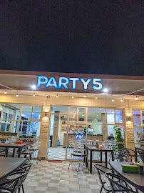 Spot nongkrong ramean di Party 5 Rooftop Siantan